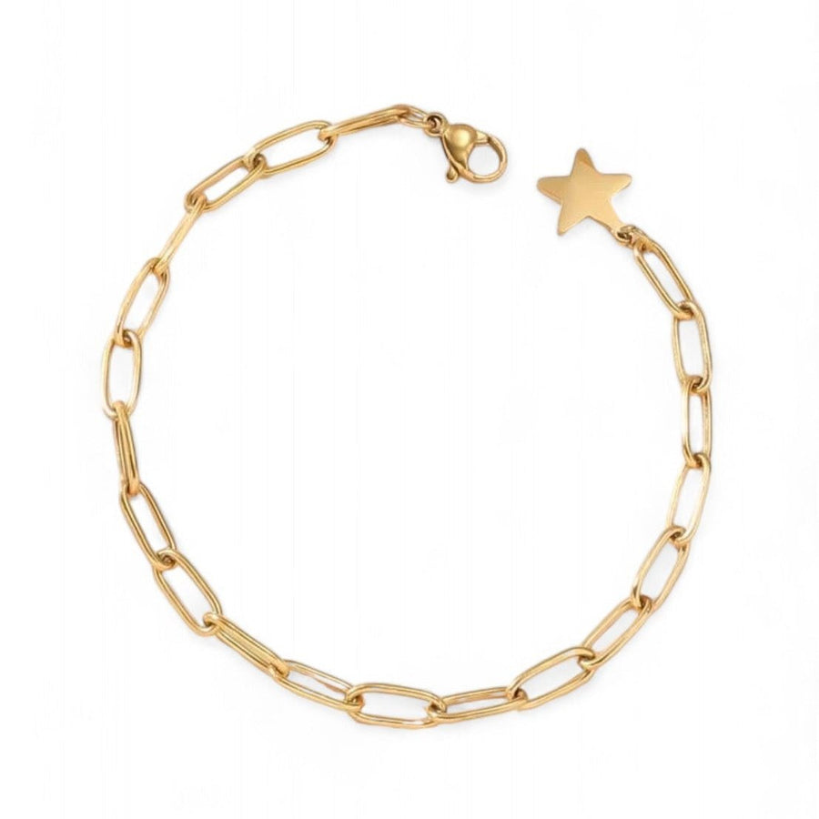 Paperclip bracelet with a star in gold. Adjustable to fit different wrists. Made from 100% recycled gold.