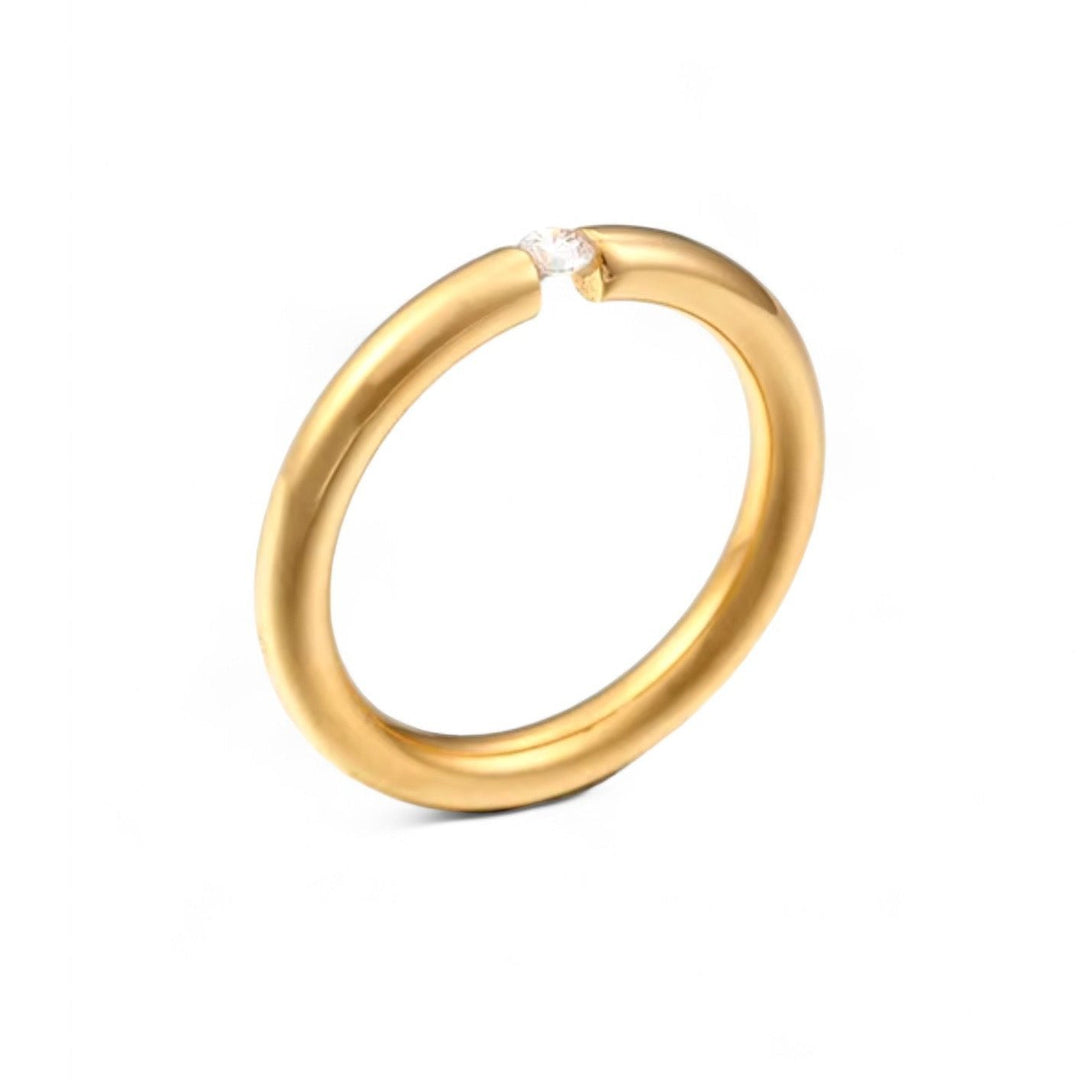 Een zilveren ring of een gouden ring met een sprankelend hart. Duurzaam, antikleuring, hypoallergeen. Het perfecte cadeau.