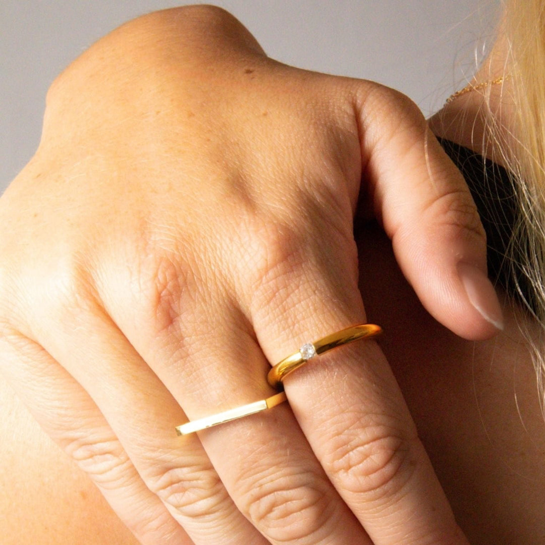 A silver ring or a gold ring with a sparkling centre. Sustainable, anti tarnish, hypoallergenic. The perfect gift.