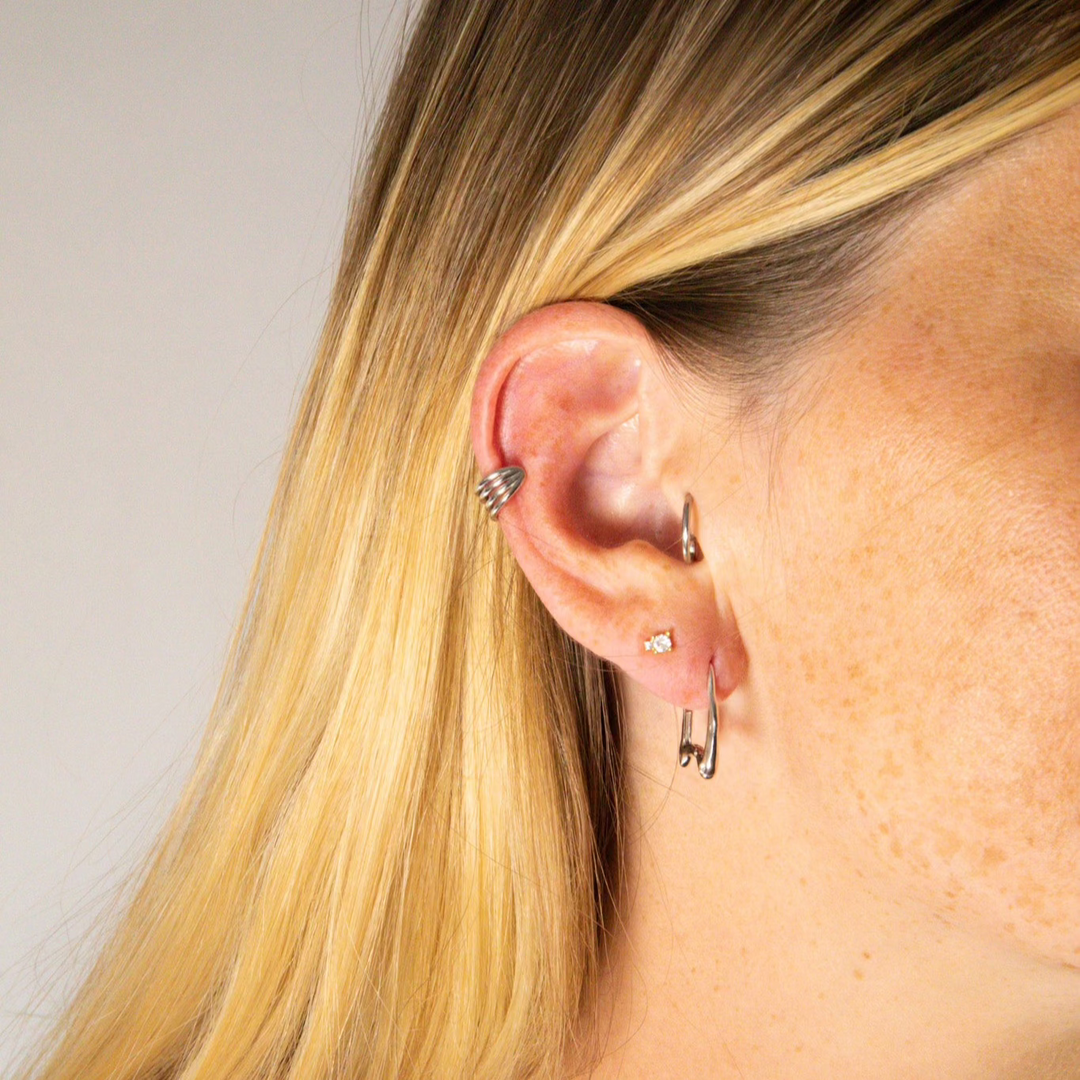 ear cuff

manchette d'oreille

oor manchet