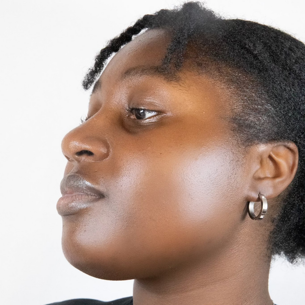 Sustainable gold and silver hoop earrings with sparkle.